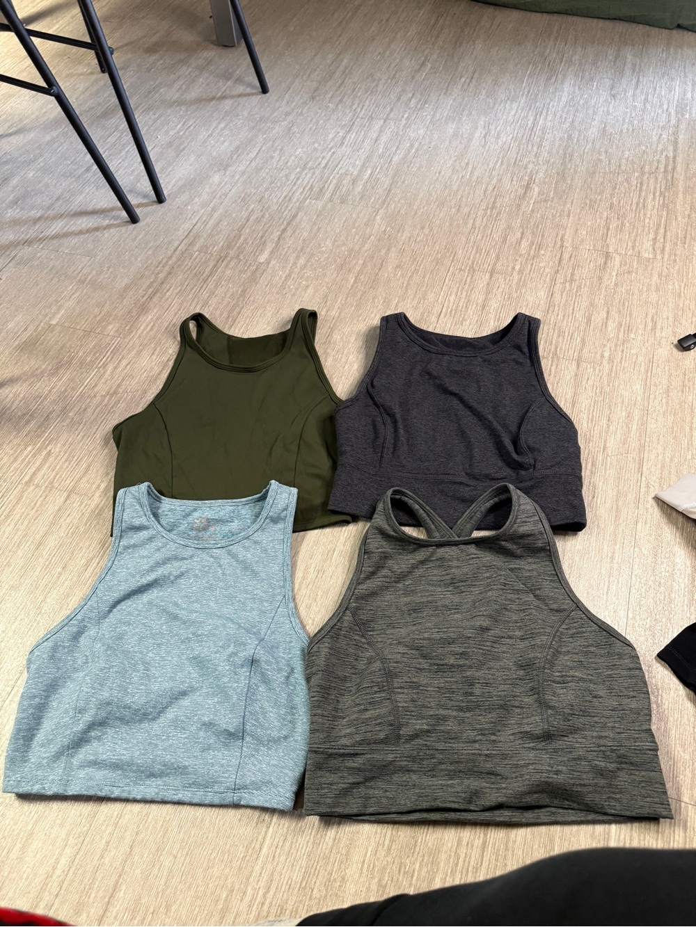 Women’s workout bundle - High-Neck Cropped Tank Top joylab